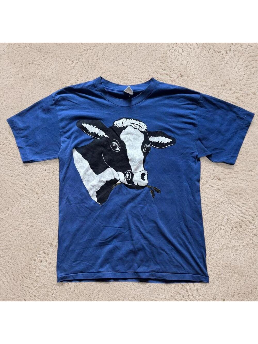 Beautiful vintage 1980s single stitch cow nature tee.